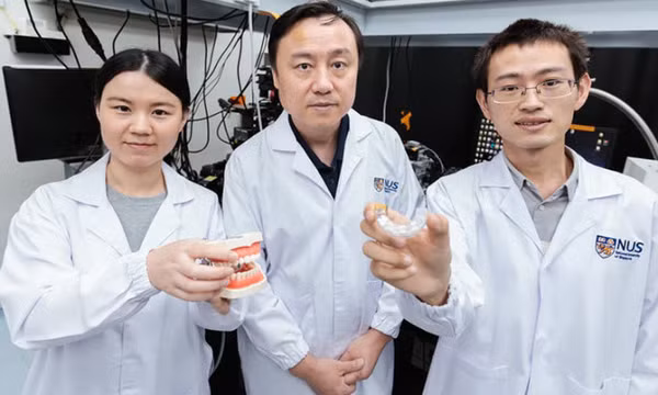 Dụng cụ cho phép điều khiển thiết bị điện tử bằng lực cắn