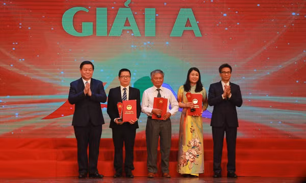 Giải thưởng Sách Quốc gia: Hoàng Việt nhất thống dư địa chí giành giải A