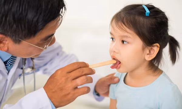 Những điều cha mẹ cần biết về viêm họng do liên cầu khuẩn ở trẻ nhỏ