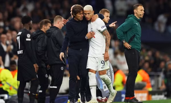 Conte báo tin xấu về Richarlison