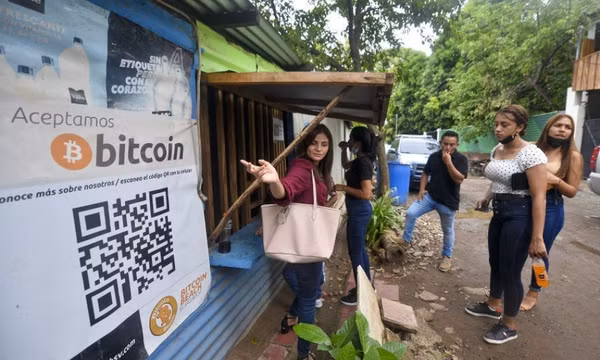 Ván cược đáng quên của tổng thống El Salvador