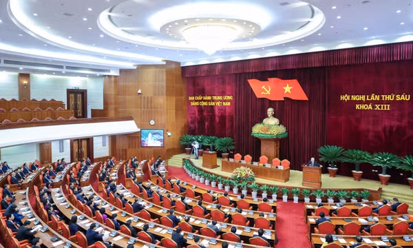 Trung ương thảo luận phương án điều chỉnh tiền lương; kỷ luật cán bộ; giới thiệu nhân sự mới; quyết nghị nhiều nội dung quan trọng