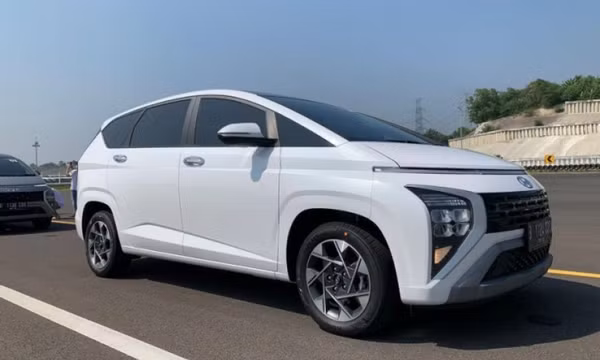 Đại lý Việt nhận cọc mẫu xe đối thủ mới của Mitsubishi Xpander