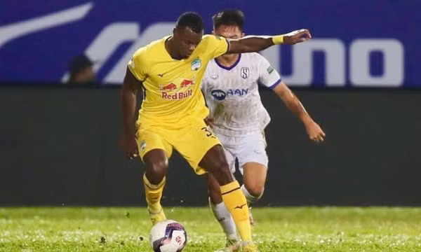 HLV Kiatisuk thừa nhận hết cơ hội ở V-League 2022