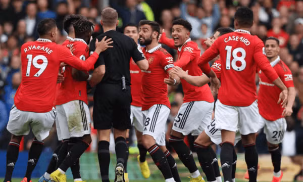Man Utd chính thức bị FA trừng phạt