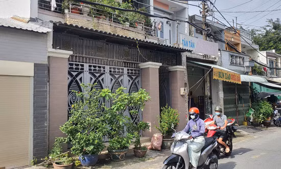 Bị chửi mắng, con trai lên mạng mua súng đạn bi sắt bắn cha
