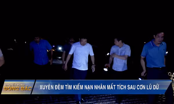 Xuyên đêm tìm kiếm nạn nhân mất tích sau cơn lũ dữ
