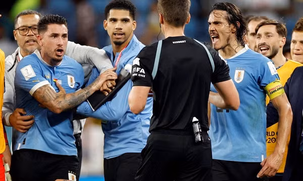 FIFA mở thủ tục kỷ luật với 4 cầu thủ Uruguay