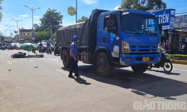 Xe máy va chạm với xe ben khiến nam sinh viên tử vong tại chỗ