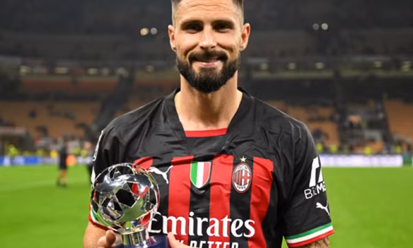Thi đấu xuất sắc, Giroud được AC Milan trao quà