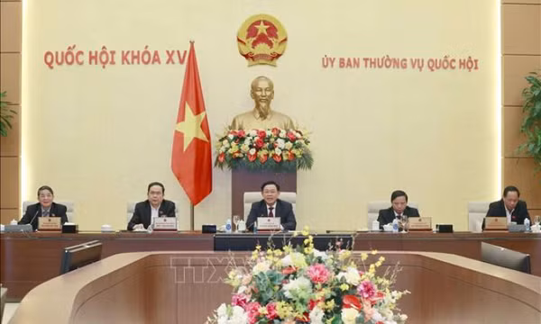Ủy ban Thường vụ Quốc hội thông qua mức thuế bảo vệ môi trường với xăng, dầu, mỡ nhờn năm 2023