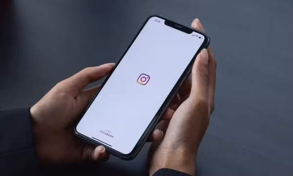 Twitter mạnh tay cấm cửa Facebook, Instagram