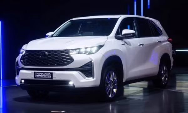 Đại lý Việt Nam bắt đầu nhận cọc Toyota Innova 2023, Mitsubishi Xpander ‘đứng ngồi không yên’