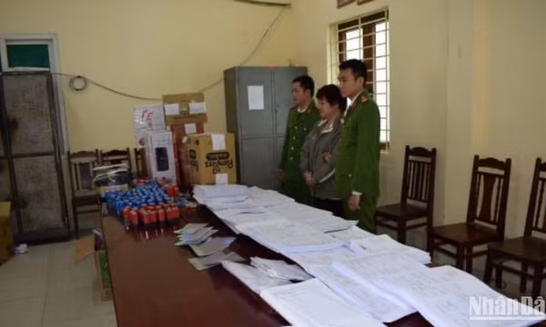 Triệt phá đường dây chuyên làm giả các loại giấy khám sức khỏe, giấy ra viện