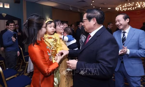 Thủ tướng Phạm Minh Chính gặp gỡ đại diện cộng đồng người Việt Nam tại Luxembourg