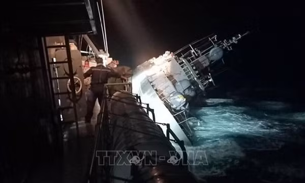 Vụ đắm tàu chiến ở Thái Lan: Cứu thêm một thuỷ thủ trôi trên biển, 29 người vẫn mất tích