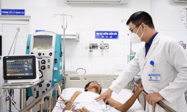 Cảnh báo ngộ độc rượu gia tăng cuối năm