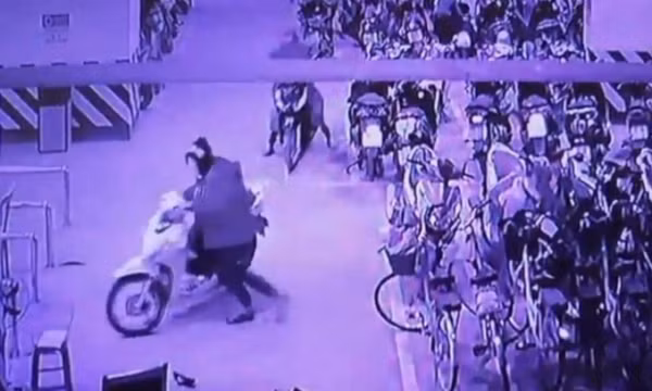 Làm rõ nhóm học sinh mặc đồng phục, vào hầm chung cư trộm xe máy
