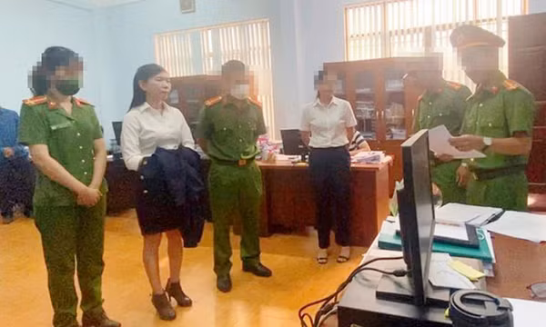 Cán bộ thuế giở trò nhận thông báo thuế phải chi "xèng"