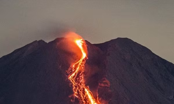 Indonesia sơ tán khẩn cấp hàng nghìn người gần núi lửa Semeru
