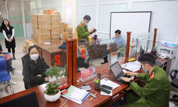 Sẵn sàng sử dụng CCCD gắn chip thay thế sổ hộ khẩu 