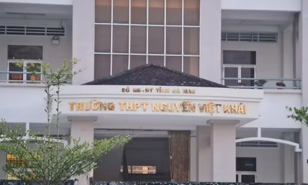 Nam sinh ở Cà Mau bị chém nhiều nhát gần cổng trường