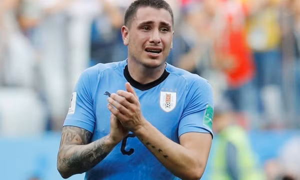 Hậu vệ tuyển Uruguay đối diện án phạt cực nặng vì tấn công quan chức FIFA