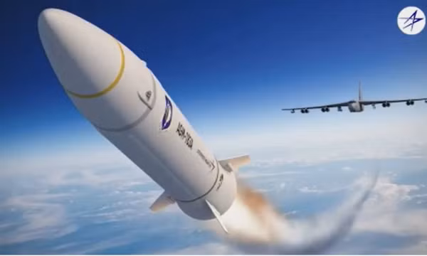 'Pháo đài bay' B-52 Mỹ phóng thử thành công tên lửa siêu vượt âm tốc độ Mach 5