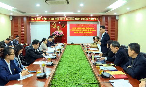 Tiếp và làm việc với Đoàn lớp bồi dưỡng công tác Tuyên huấn Lào
