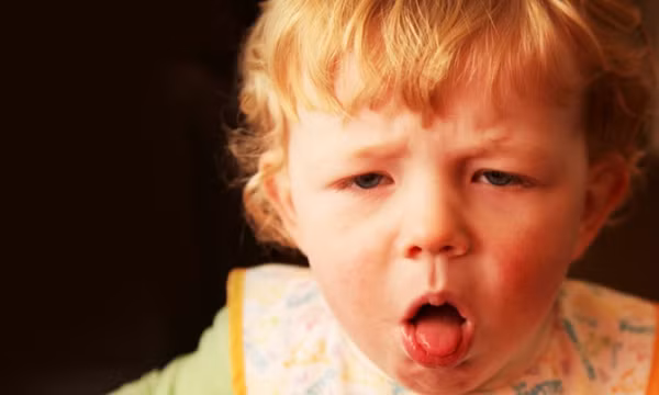 Ho ở trẻ: Nguyên nhân và những điều cha mẹ cần lưu ý