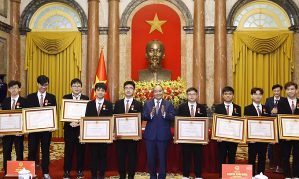 Chủ tịch nước gặp mặt học sinh đoạt giải Kỳ thi Olympic và Khoa học kỹ thuật quốc tế 2022
