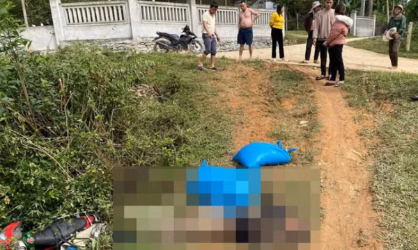 Xe máy lao xuống hố nước bên đường, người đàn ông bán muối tử vong