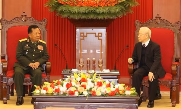 Tổng Bí thư đánh giá cao truyền thống hợp tác giữa quân đội Việt-Lào