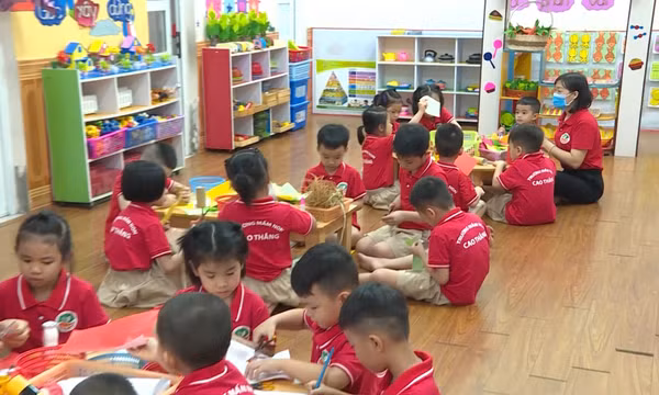 Nỗ lực huy động trẻ trong độ tuổi mầm non ra lớp