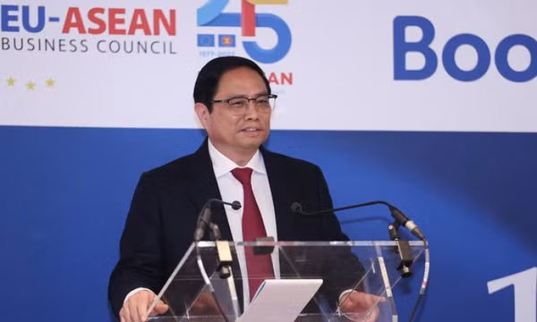Thủ tướng Phạm Minh Chính bắt đầu các hoạt động tại Hội nghị Cấp cao ASEAN - EU