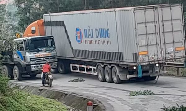 Cần khẩn trương ngăn chặn xe thùng tự chế 'giả mạo container'