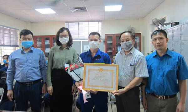 Thợ lò thu nhập cao Phùn A Nhì
