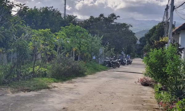 Phát hiện cha ôm con tử vong dưới giếng
