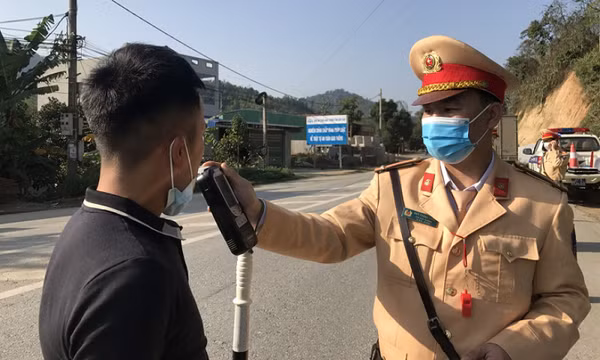 Giải pháp nào ngăn “ma men” lái xe dịp cuối năm?