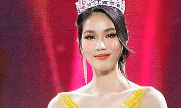 BTC Hoa hậu Việt Nam xin lỗi vì váy xuyên thấu của Phương Anh 
