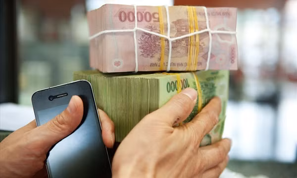 Lãi suất huy động tăng nóng, có nên gửi tiết kiệm online?