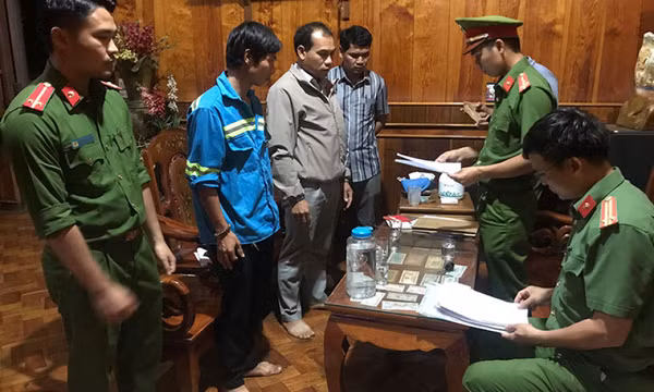 Khởi tố phó Chủ tịch huyện cùng 3 đồng phạm cấp 65 sổ đỏ trái quy định