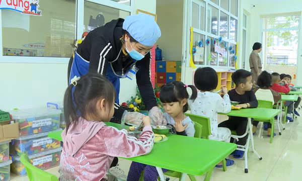 Kiểm soát chặt chẽ bữa ăn bán trú
