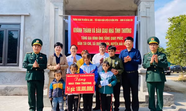 Bàn giao Nhà tình thương cho hộ nghèo tại xã Quảng Sơn (huyện Hải Hà)