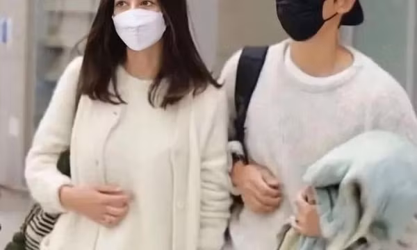 Song Hye Kyo bị so sánh với tình mới của Song Joong Ki