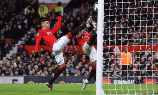 Man Utd vs Nottingham: Hàng thủ tan hoang, Quỷ đỏ vẫn tiến sát Top 4