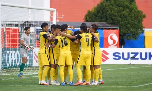 Malaysia thắng đậm Lào, Singapore ấn định tỷ số 3-2 trước Myanmar