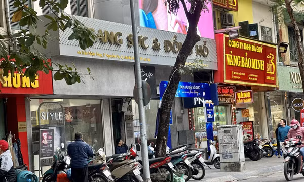 Chuyên gia lý giải 'cơn sốt' vàng và lời khuyên với người mua