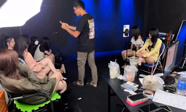 Nhóm đối tượng người Trung Quốc tuyển lựa phụ nữ Việt Nam nhảy múa trực tuyến theo yêu cầu