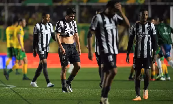 CLB Brazil hụt hơi trên đường đua vô địch dù dẫn 14 điểm